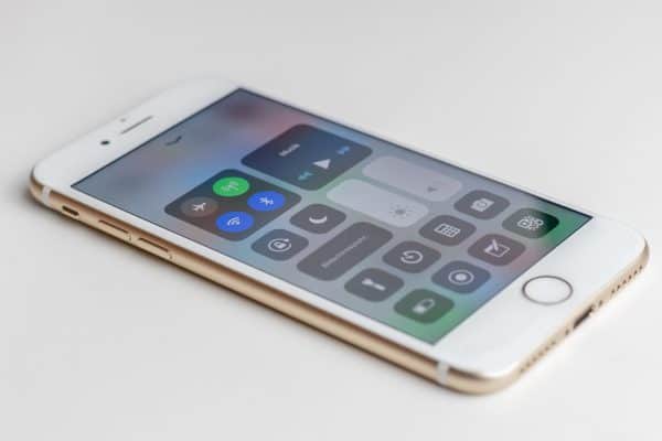 No hay tarjeta SIM o SIM no válida: iPhone no reconoce la tarjeta SIM 5 Puede usar el Centro de control para verificar si su linterna está funcionando