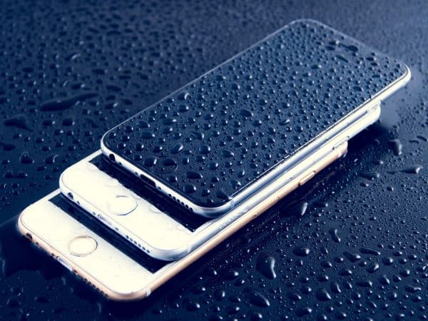 Se ha detectado líquido dentro del conector light 4 Desconecta tu iPhone si detecta líquido en el conector Lightning