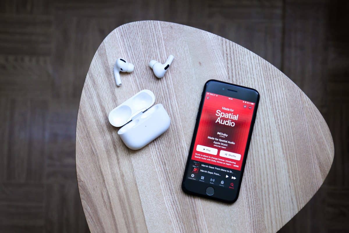 AirPods luz parpadea en naranja: ¿qué es y cómo solucionarlo? 2 “¿Por qué mis AirPods se siguen apagando?” Hay varias respuestas.