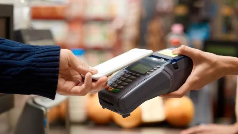 Cómo poner la tarjeta de crédito en el móvil 2 Añadir una tarjeta bancaria de crédito a tu móvil