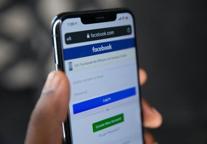 Así utiliza Meta tus fotos de Facebook para ofrecerte recomendaciones inteligentes con inteligencia artificial
